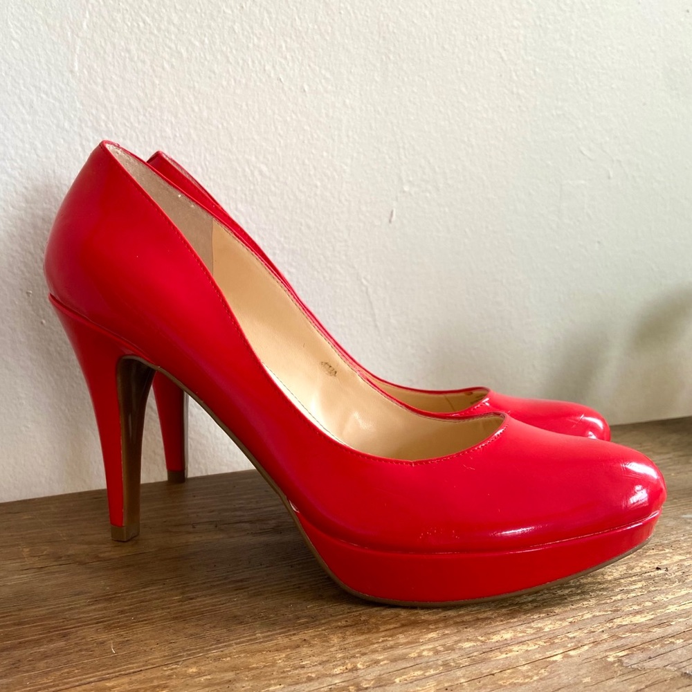 Marc Fisher SZ 10 Cherry Red Platform Pumps